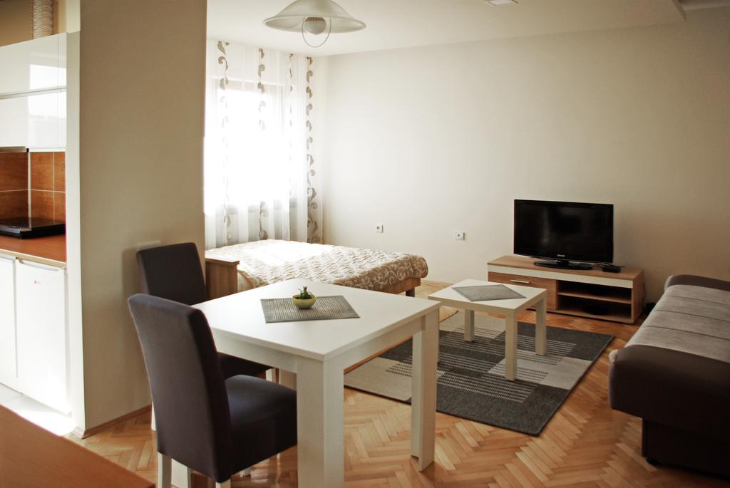 Ni Square Studio Apartment מראה חיצוני תמונה