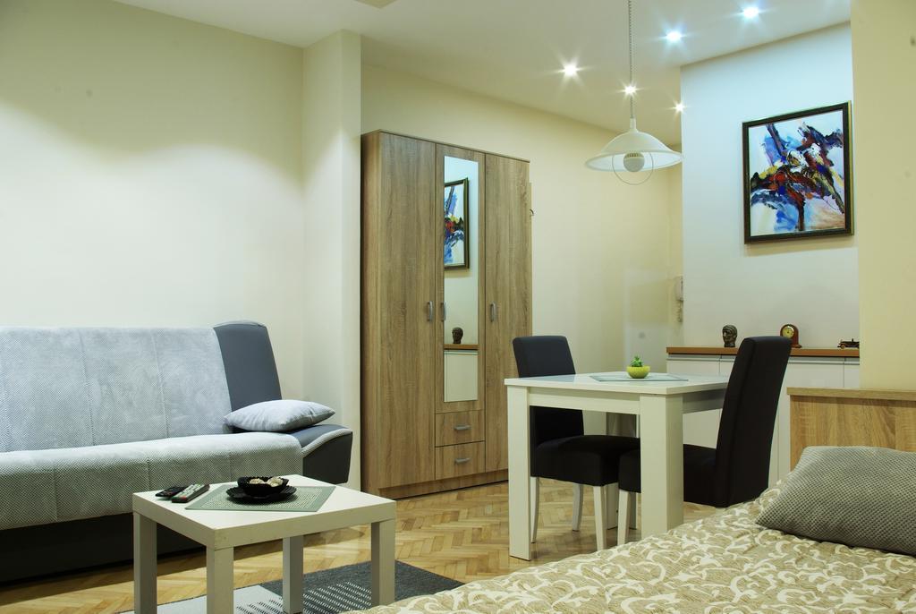 Ni Square Studio Apartment מראה חיצוני תמונה