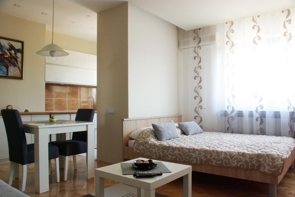 Ni Square Studio Apartment מראה חיצוני תמונה